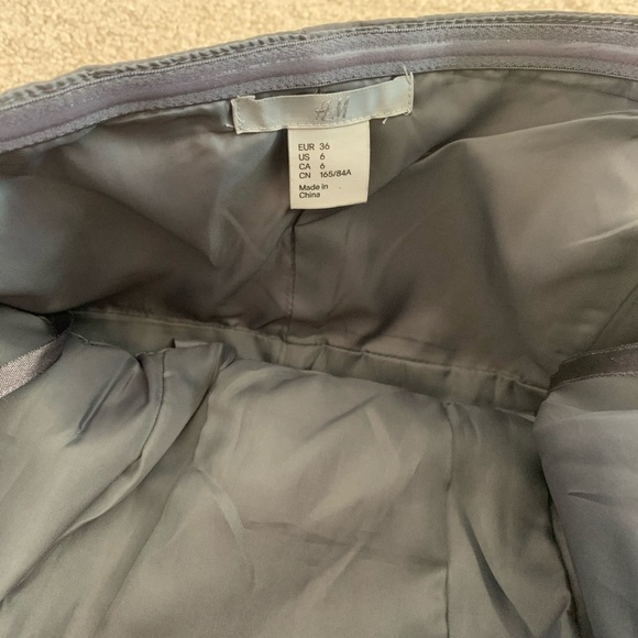 Grey ruffled dress - Picture 4 of 4